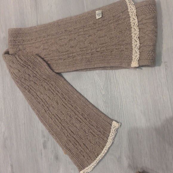 AVOCA wool hat,scarf and arm warmer bundle - Picture 8 of 11